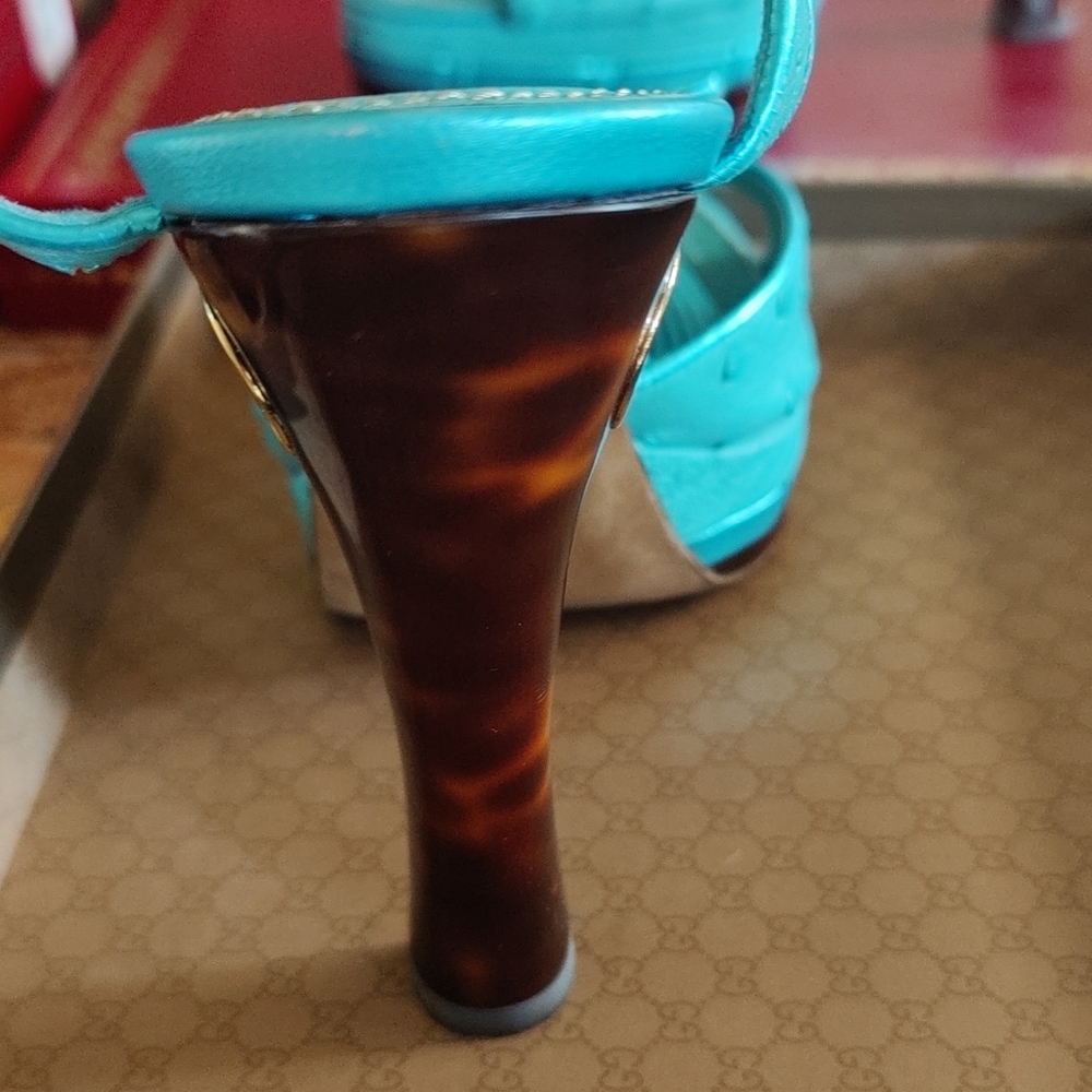 Louis Vuitton ostrich leather heels size 40 - Picture 6 of 9